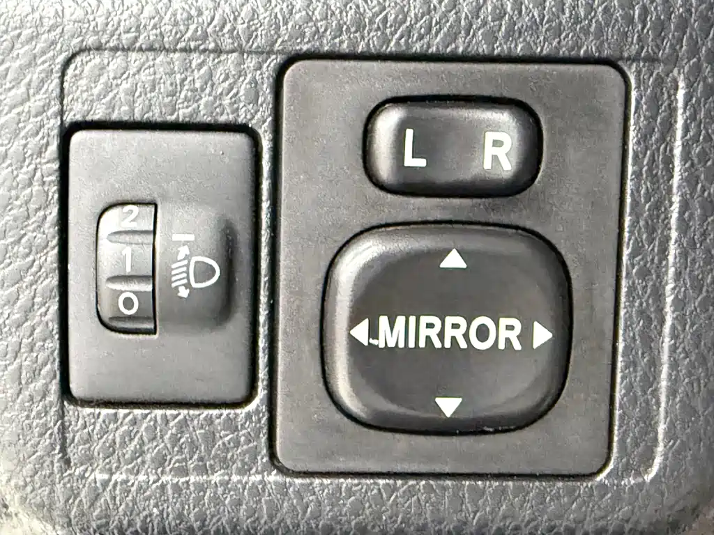 Toyota Yaris L — фото 14