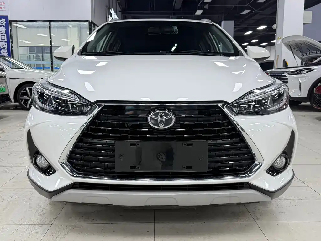 Toyota Yaris L — фото 3