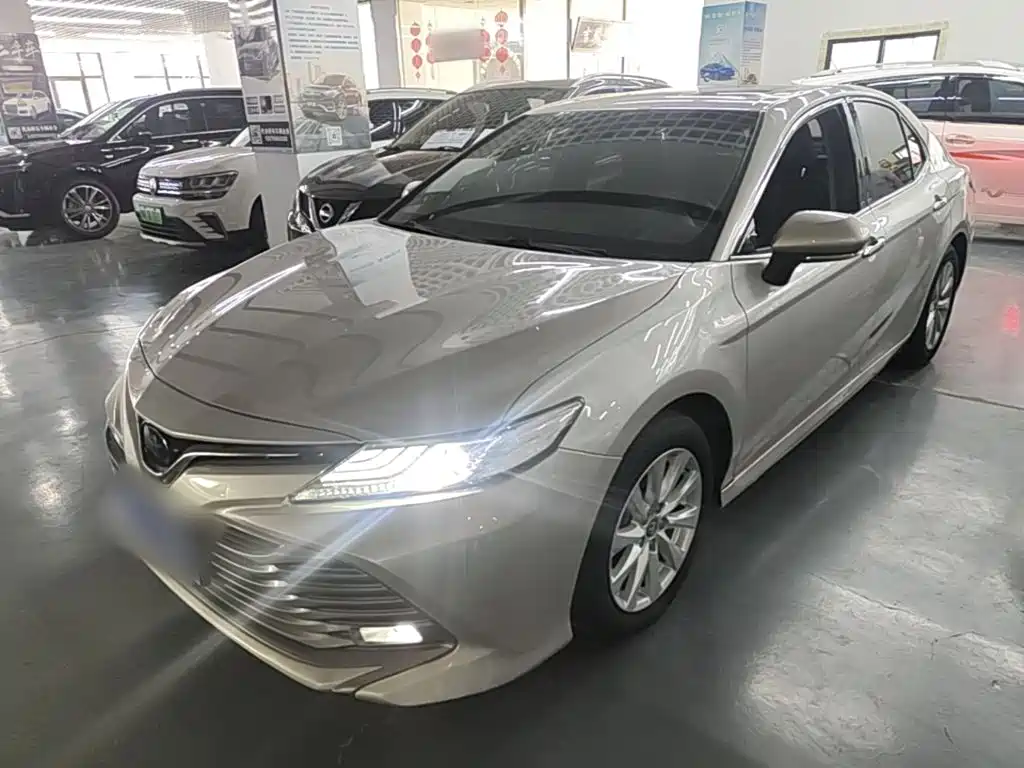 Toyota Camry — фото 2