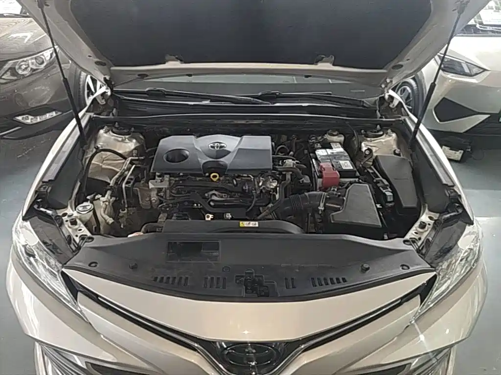 Toyota Camry — фото 20