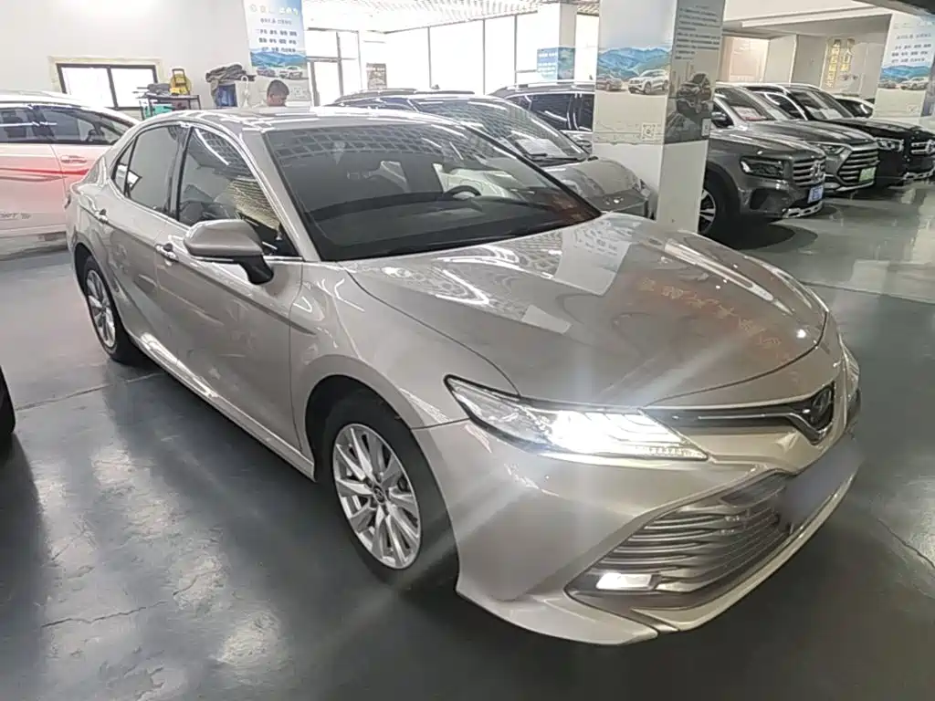 Toyota Camry — фото 4