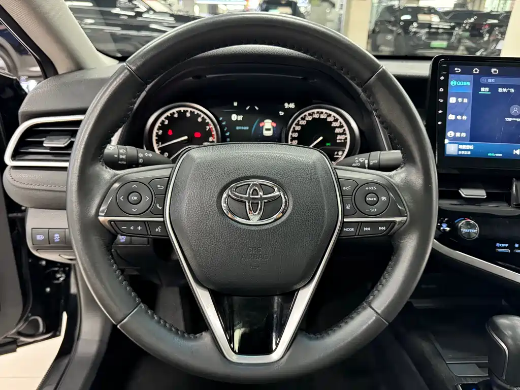 Toyota Camry — фото 14