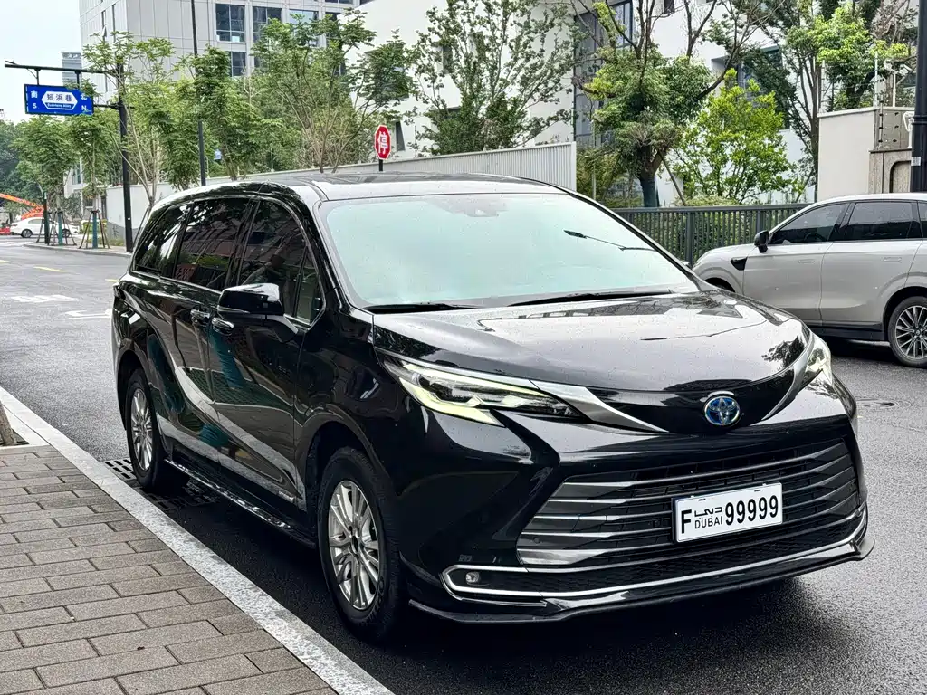 Toyota Sienna — фото 4
