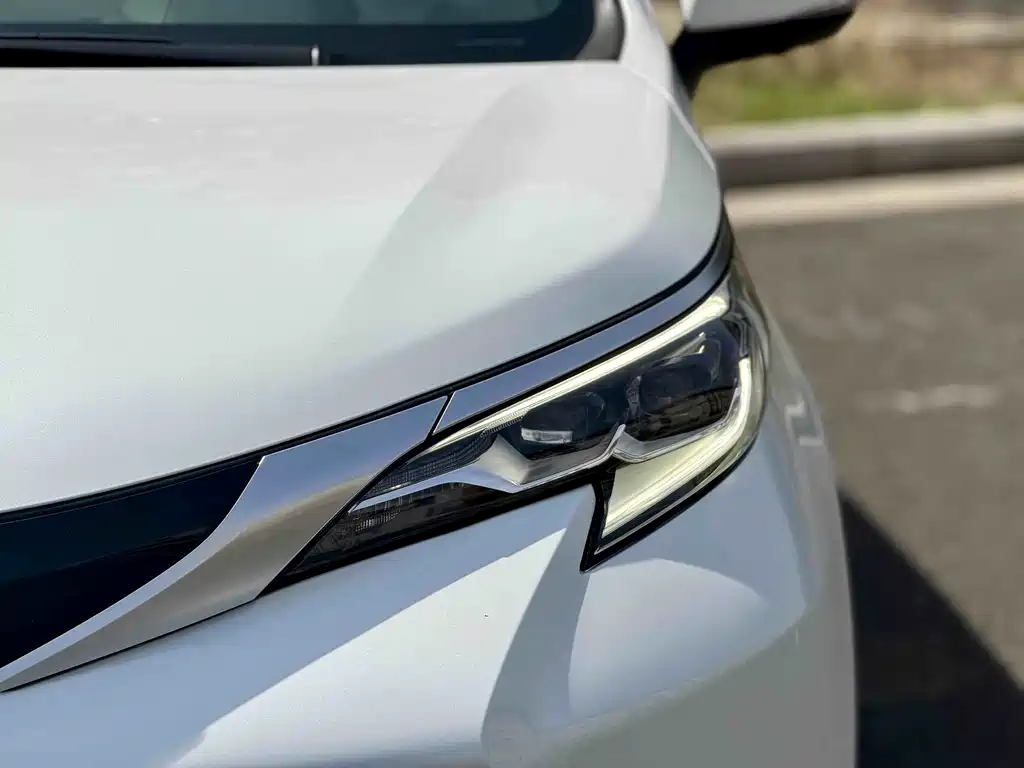 Toyota Sienna — фото 3