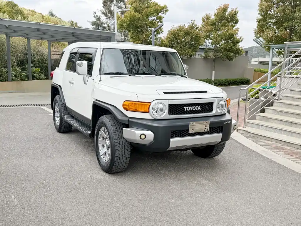 Toyota FJ Cruiser — фото 3
