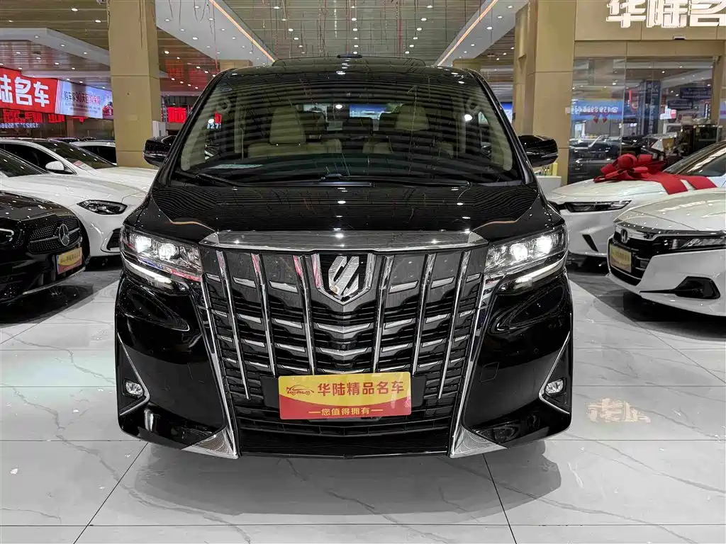 Toyota Alphard — фото 2