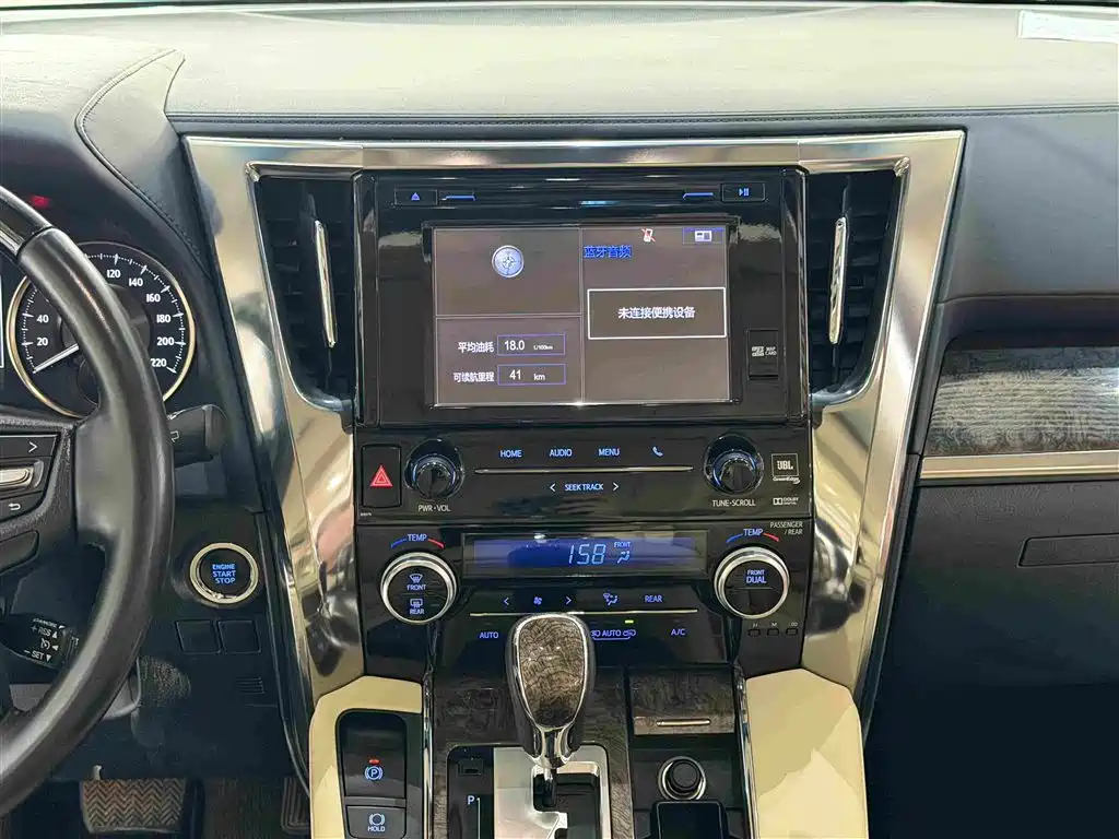 Toyota Alphard — фото 15