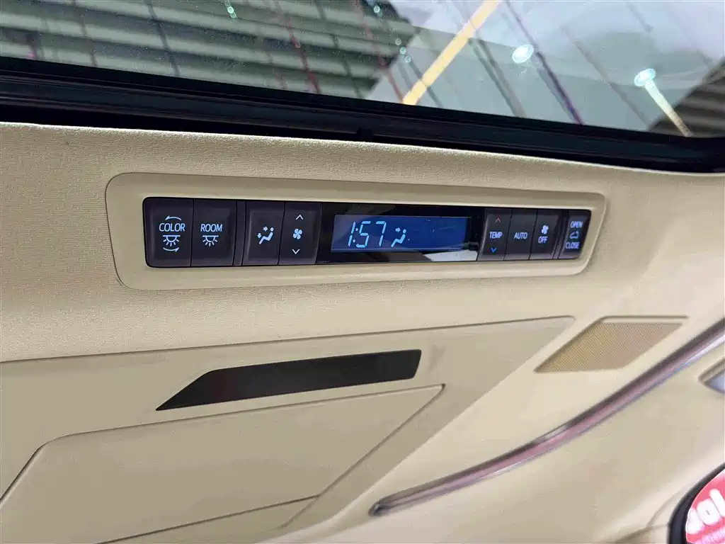 Toyota Alphard — фото 17