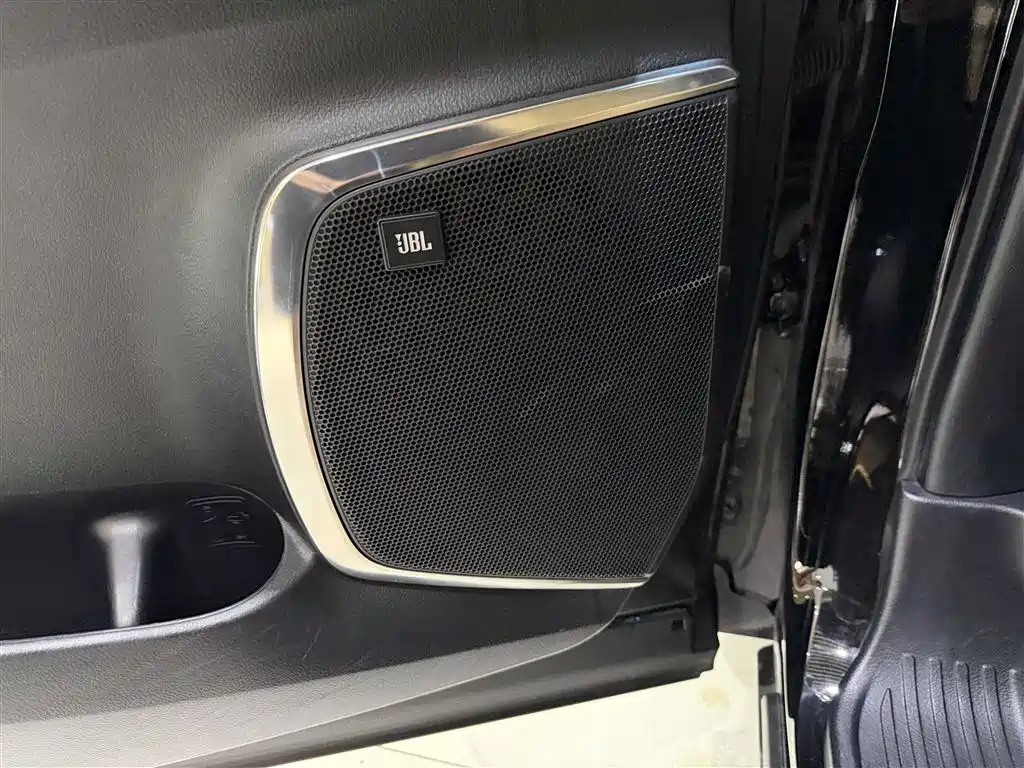 Toyota Alphard — фото 20