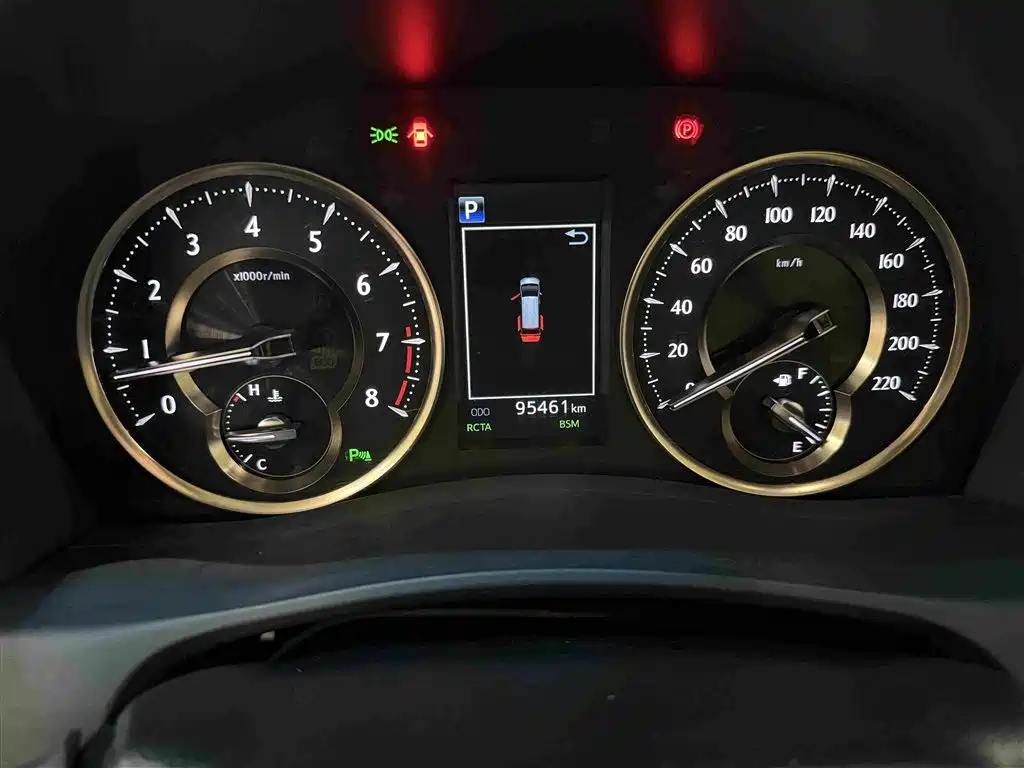 Toyota Alphard — фото 23
