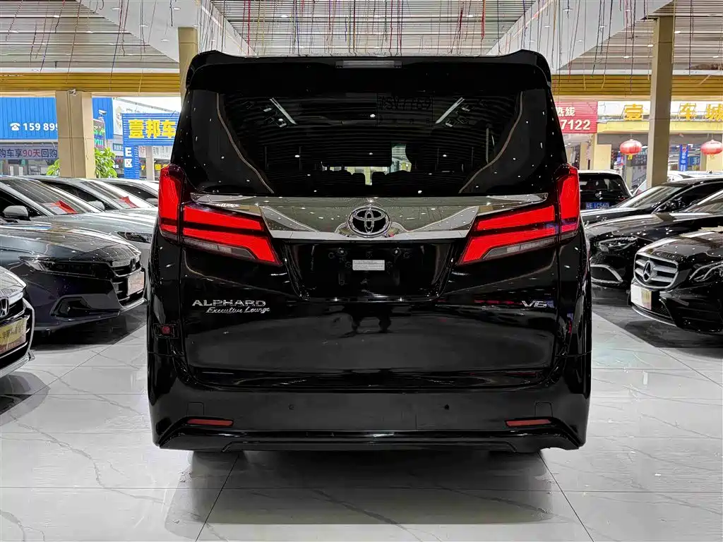 Toyota Alphard — фото 5