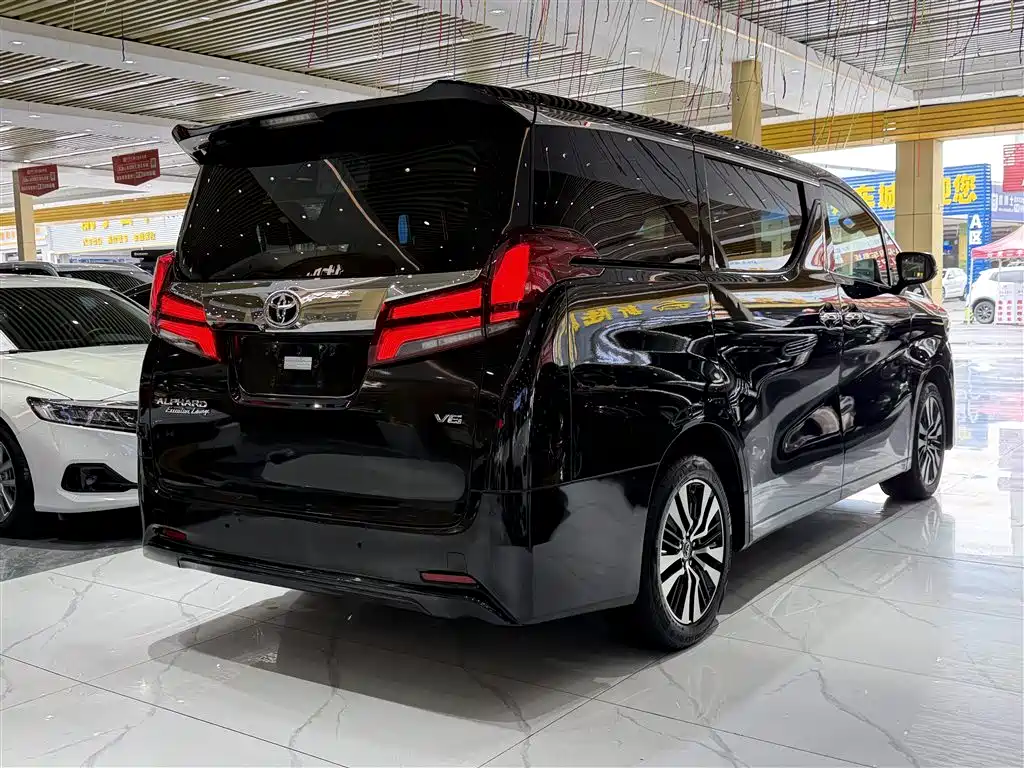 Toyota Alphard — фото 6