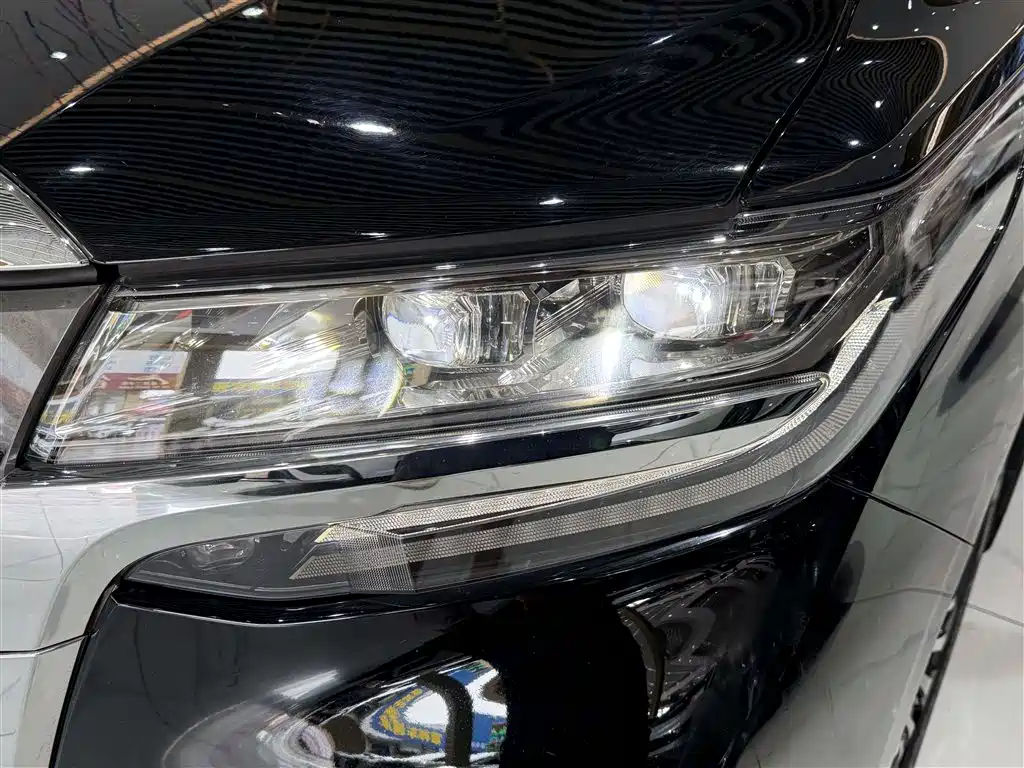 Toyota Alphard — фото 7