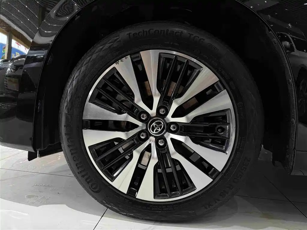 Toyota Alphard — фото 9