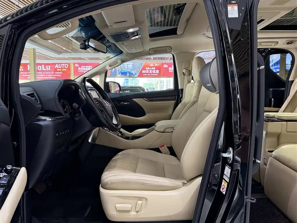 Toyota Alphard — фото 10