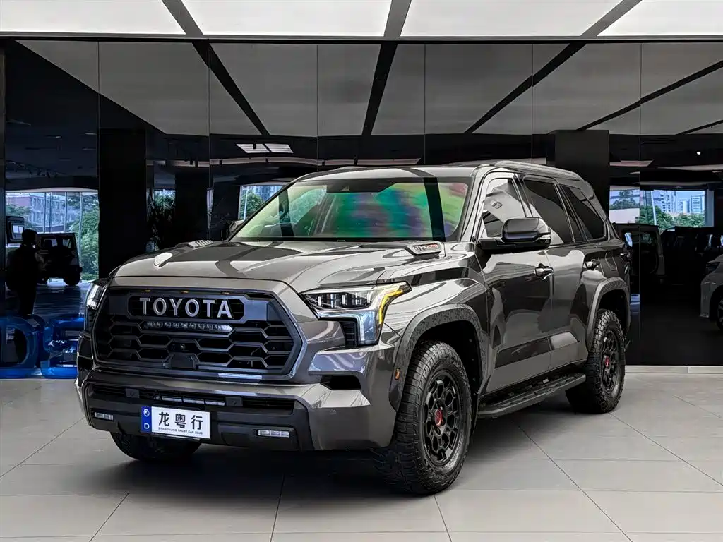 Toyota Sequoia — фото 2