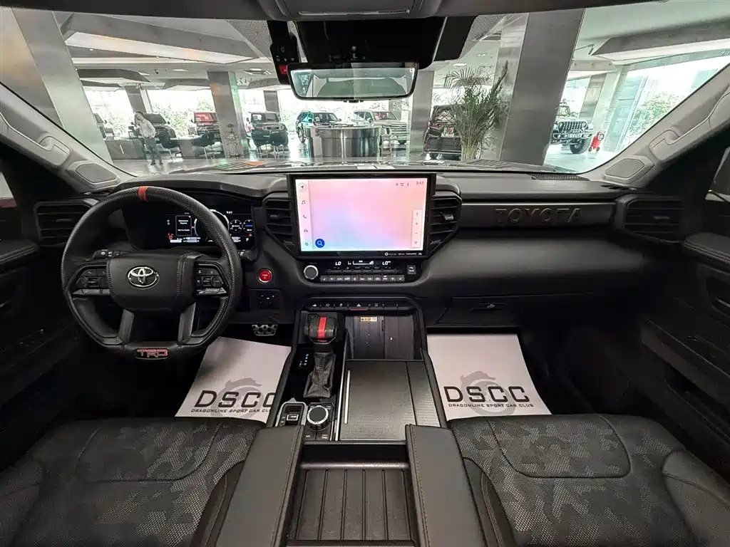 Toyota Sequoia — фото 10