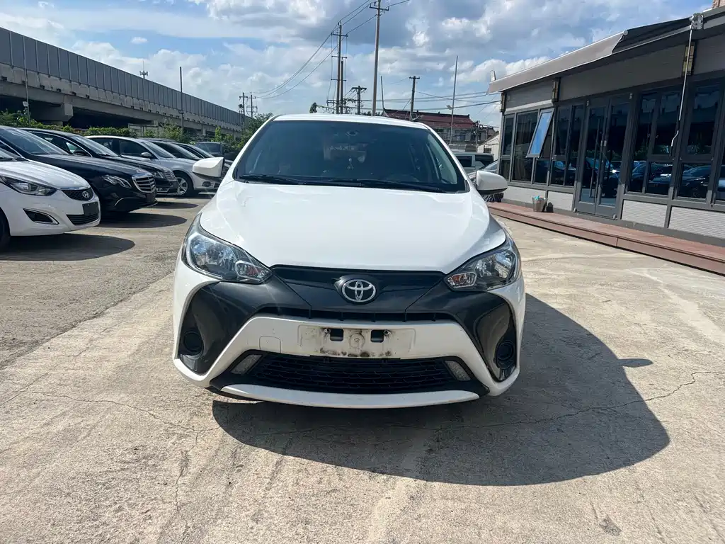 Toyota Yaris L — фото 2