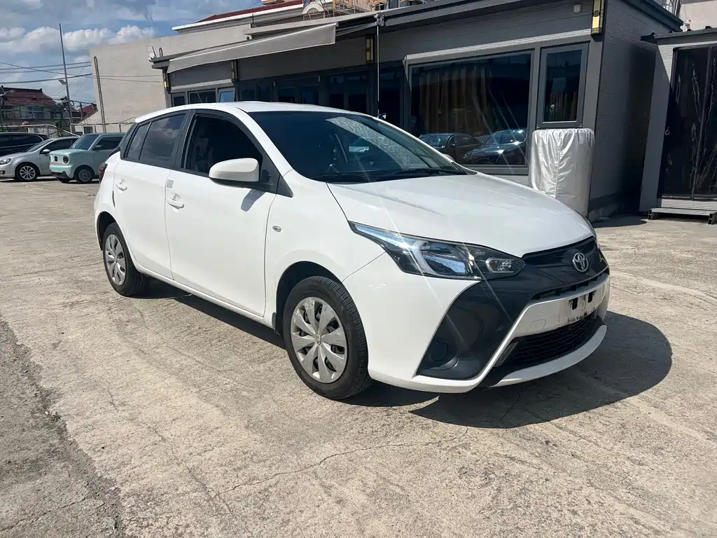 Toyota Yaris L — фото 3