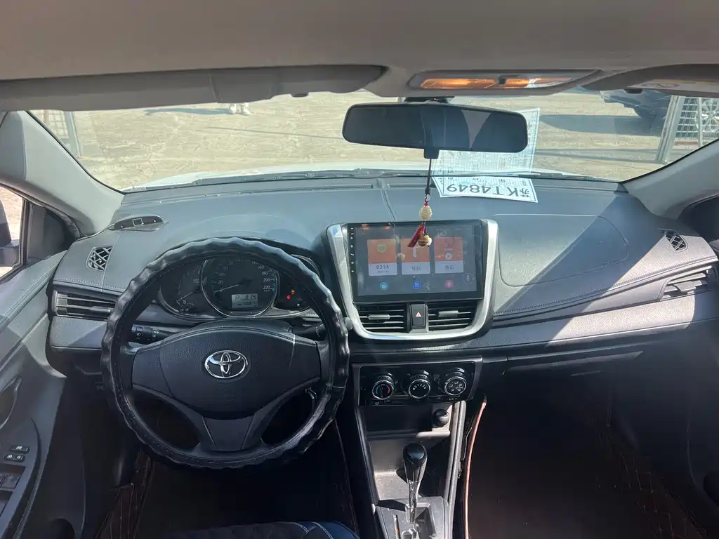 Toyota Yaris L — фото 6