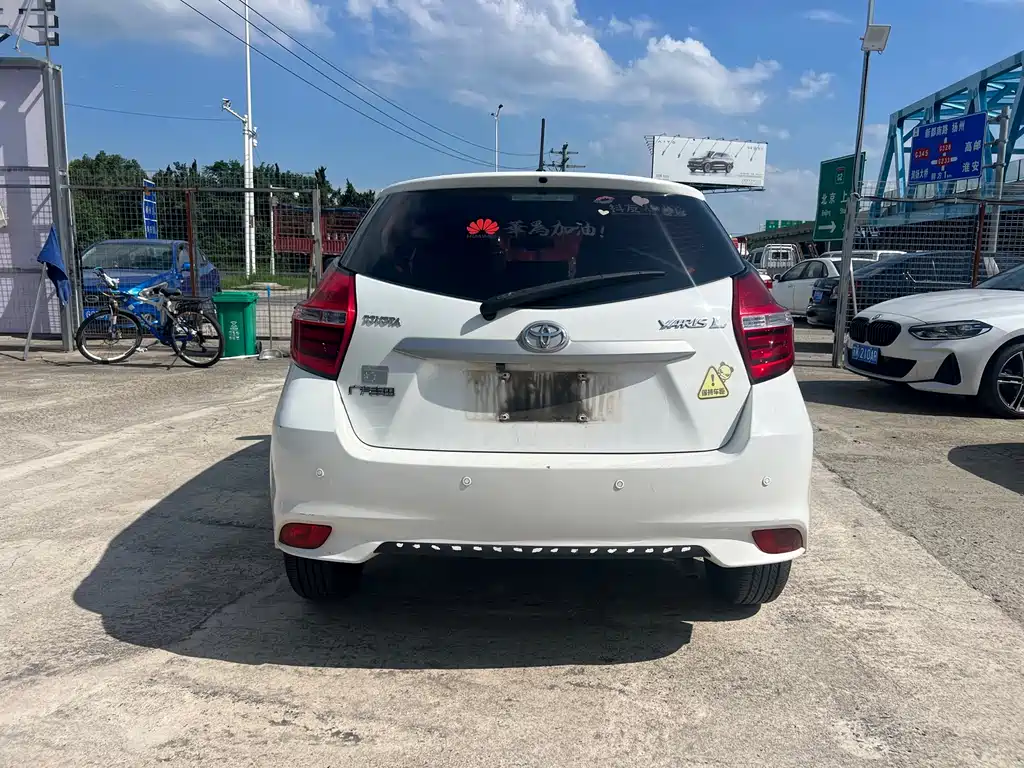 Toyota Yaris L — фото 9