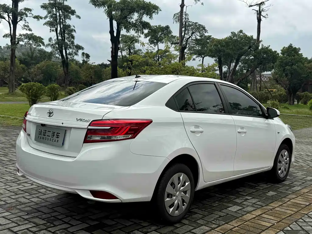 Toyota Vios — фото 20