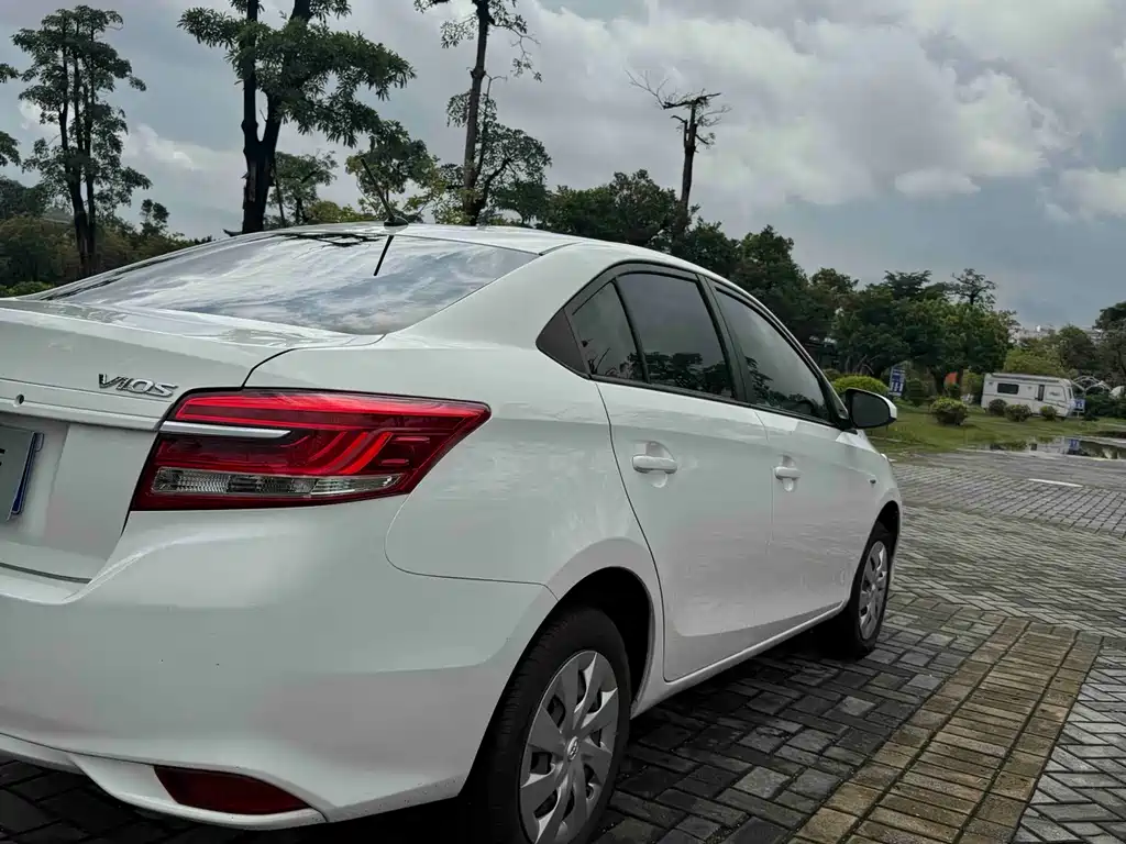 Toyota Vios — фото 21