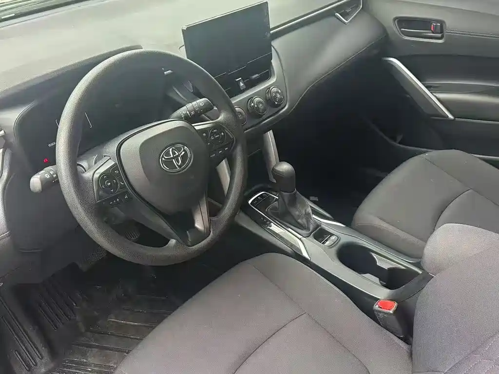 Toyota Corolla Cross — фото 8