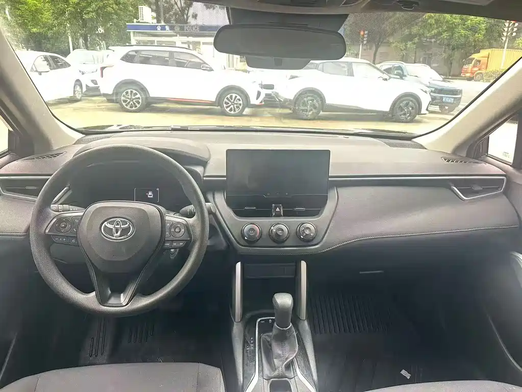 Toyota Corolla Cross — фото 9