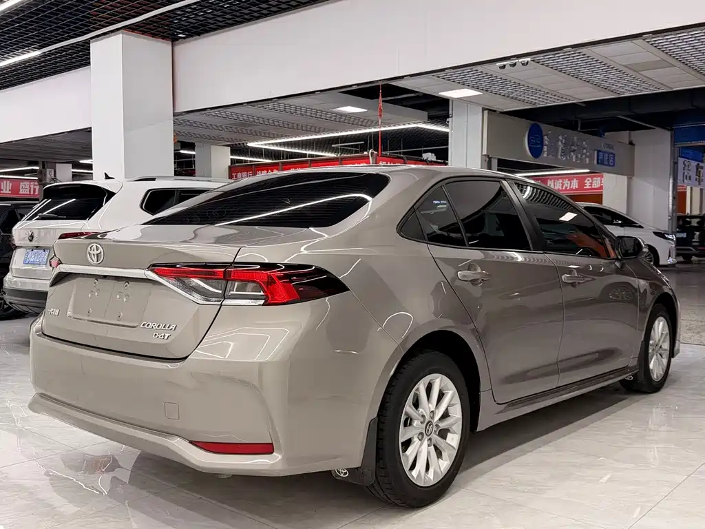 Toyota Corolla — фото 6