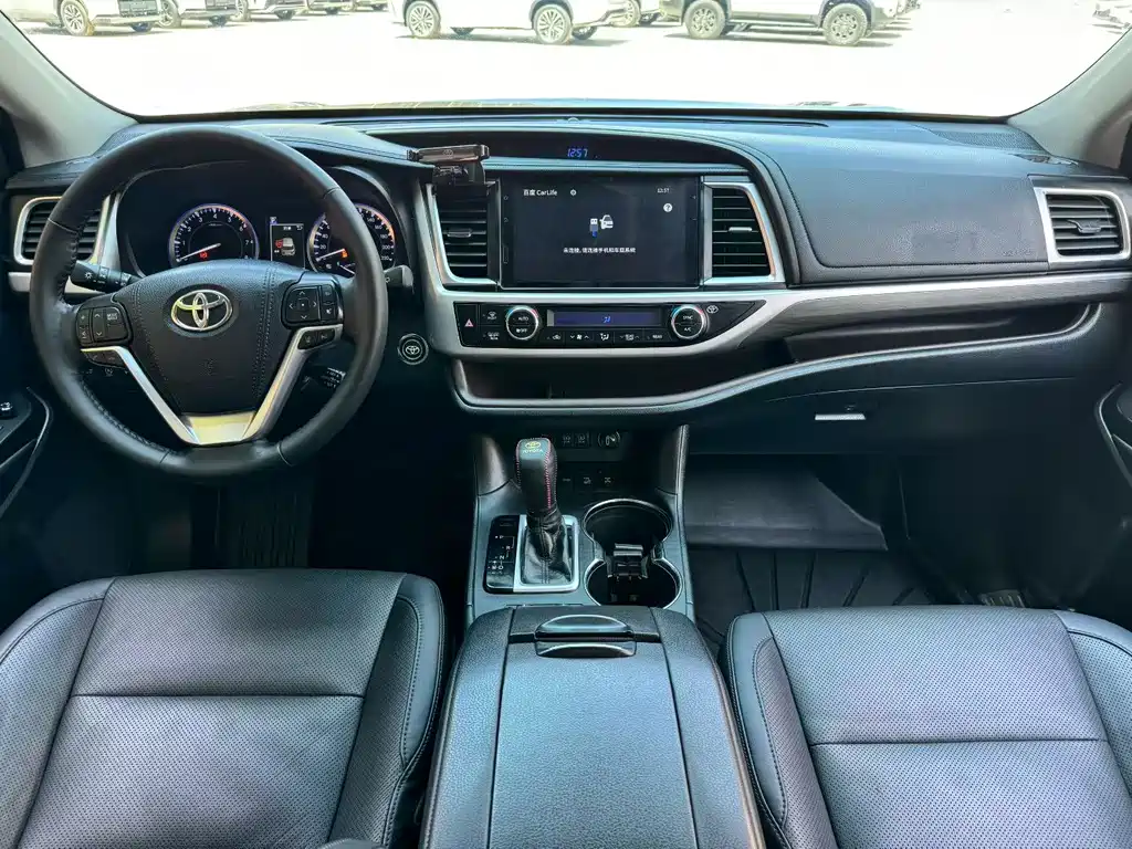 Toyota Highlander — фото 4