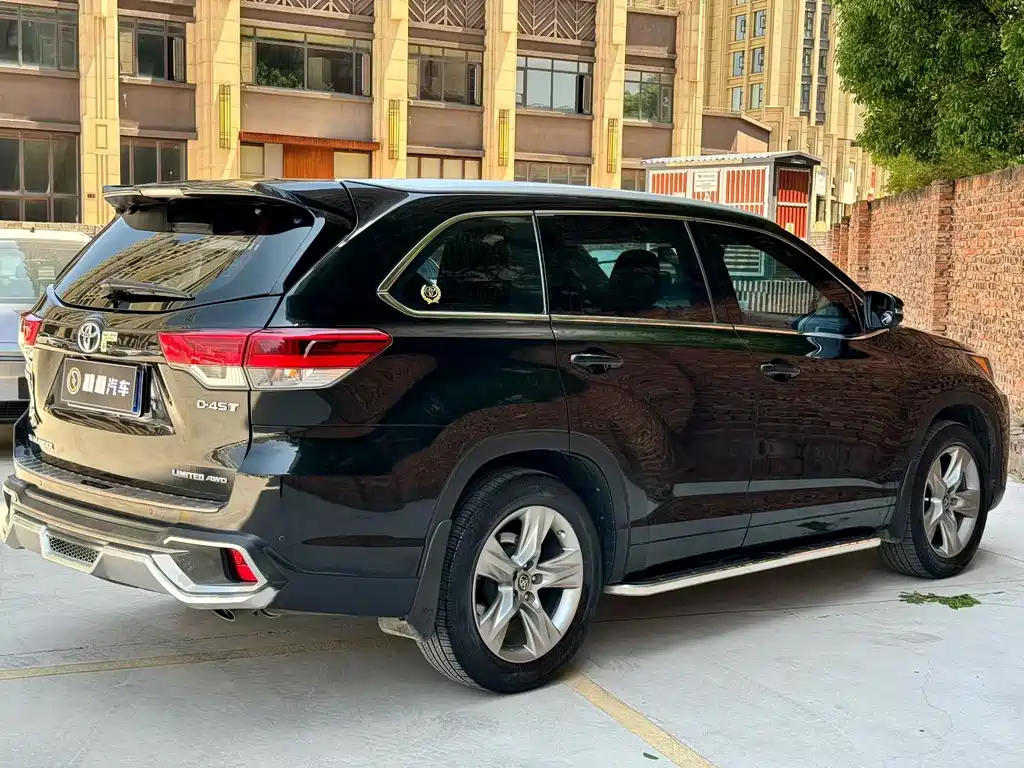 Toyota Highlander — фото 9