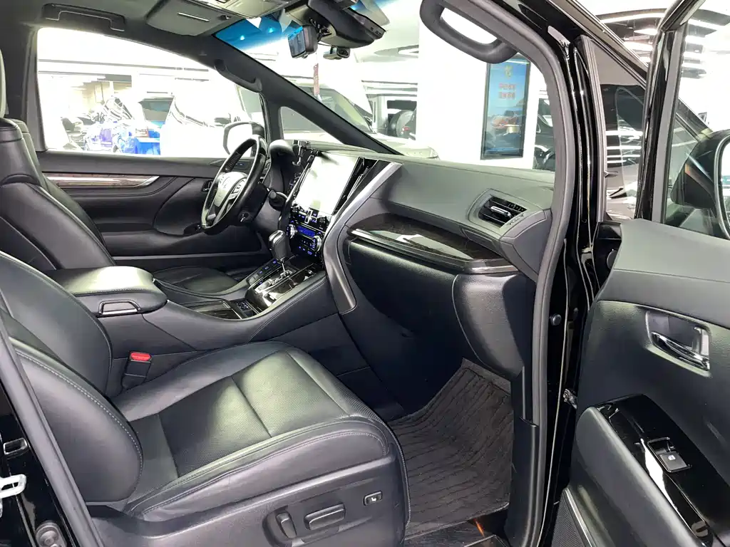 Toyota Vellfire — фото 11