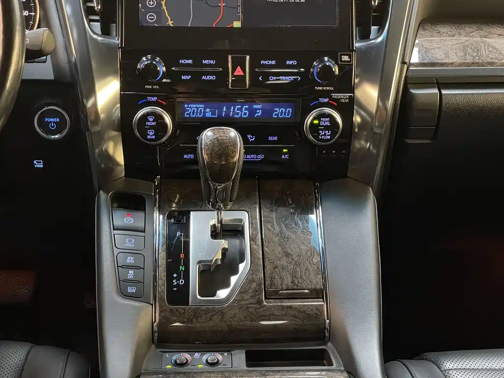 Toyota Vellfire — фото 13