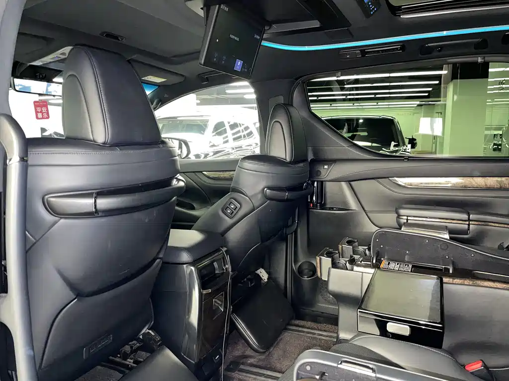 Toyota Vellfire — фото 18
