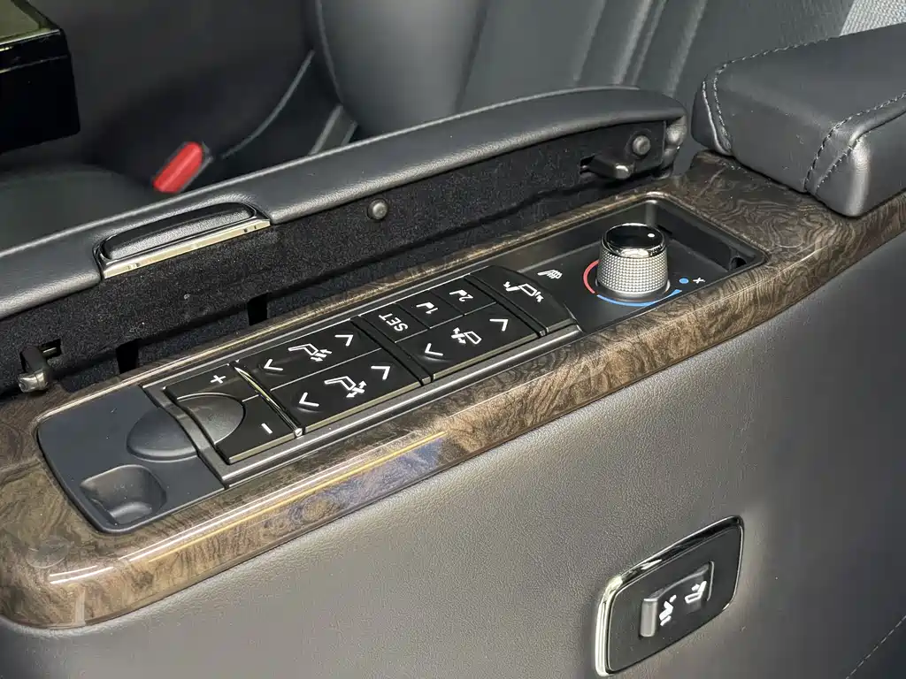 Toyota Vellfire — фото 20