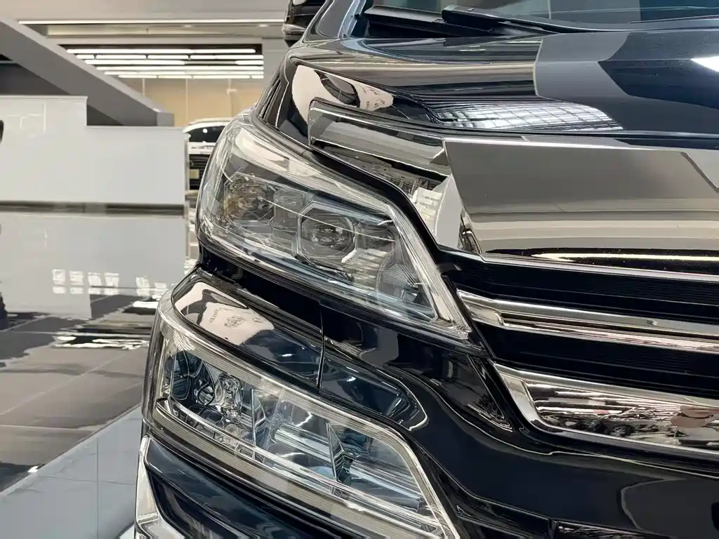 Toyota Vellfire — фото 4