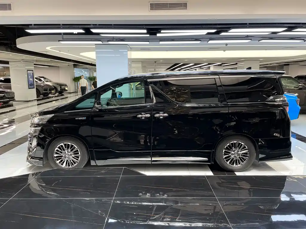Toyota Vellfire — фото 6