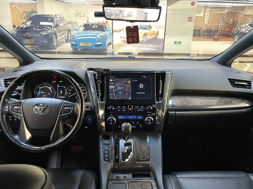 Toyota Vellfire — фото 9