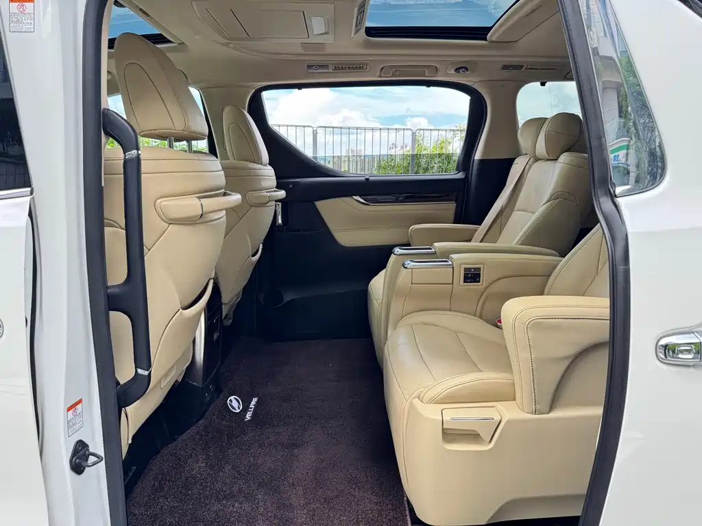 Toyota Alphard — фото 10