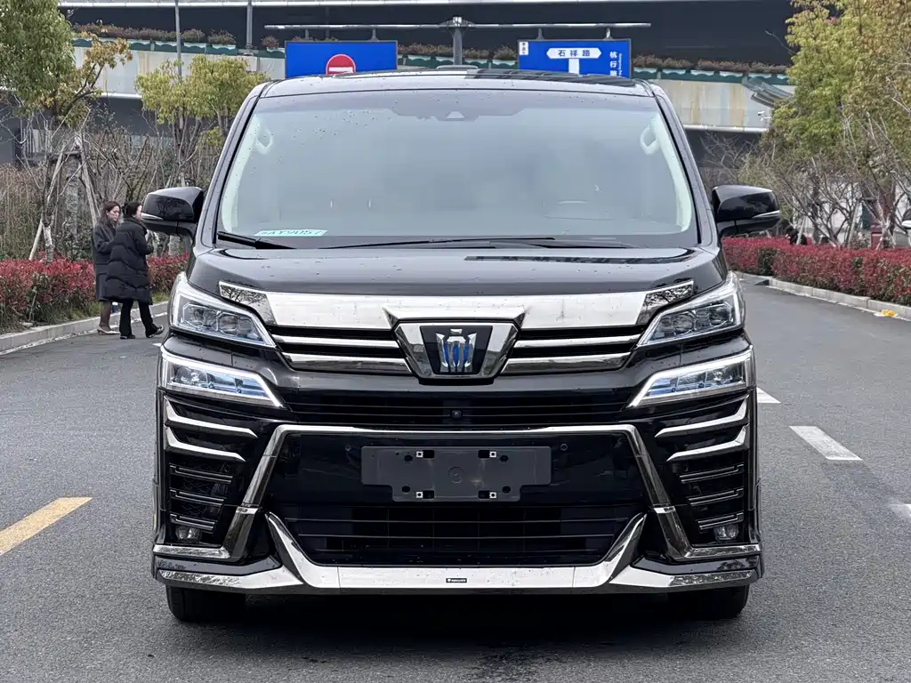 Toyota Vellfire — фото 3