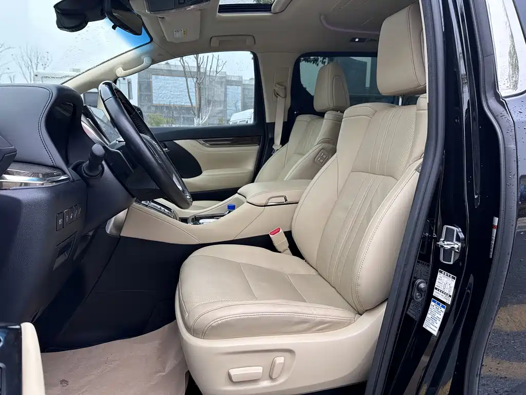 Toyota Vellfire — фото 10
