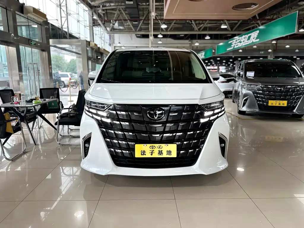 Toyota Alphard — фото 2