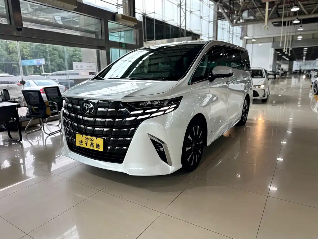 Toyota Alphard — фото 4