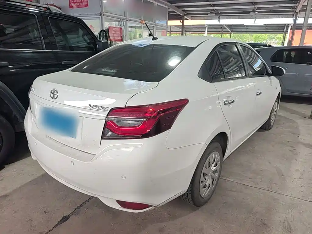 Toyota Vios — фото 7