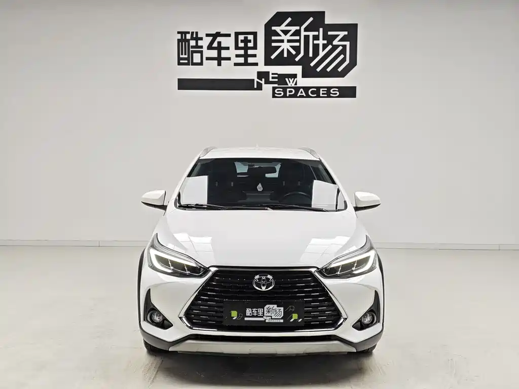 Toyota Yaris L — фото 2