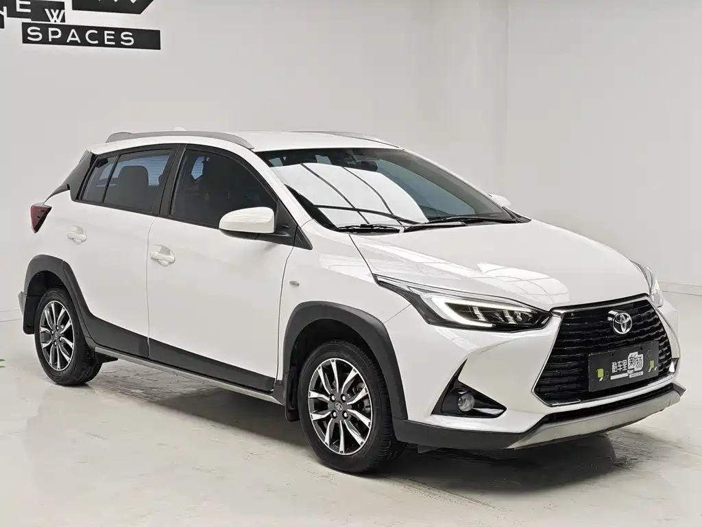 Toyota Yaris L — фото 3