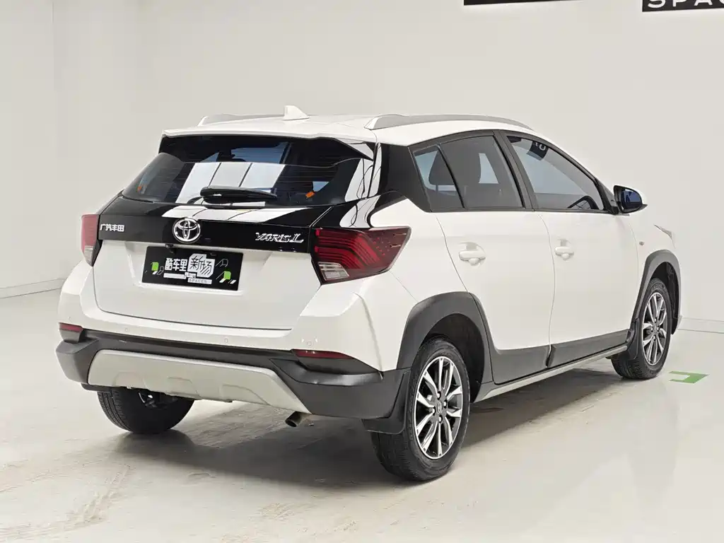 Toyota Yaris L — фото 4