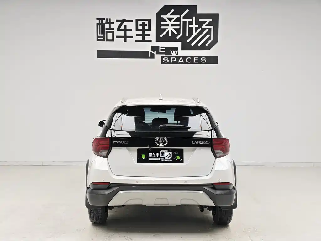 Toyota Yaris L — фото 5