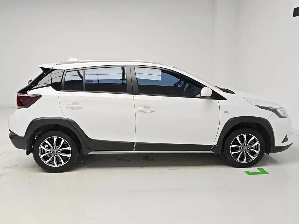 Toyota Yaris L — фото 7